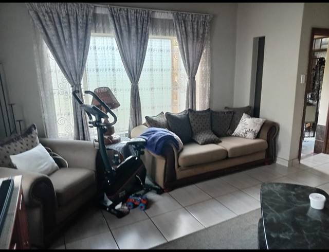 3 BEDROOM HOUSE FOR SALE IN PRETORIA GARDENS